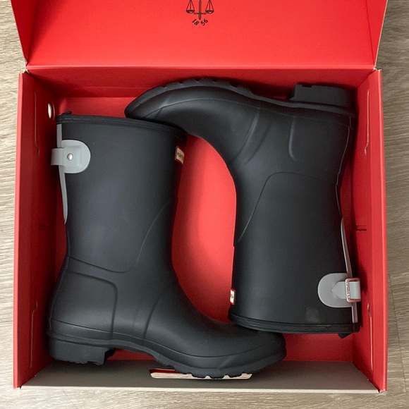 New Hunter Original Short Back Adjustable Waterproof Rain Boot BLACK/TUNDRA GREY - Picture 2 of 5